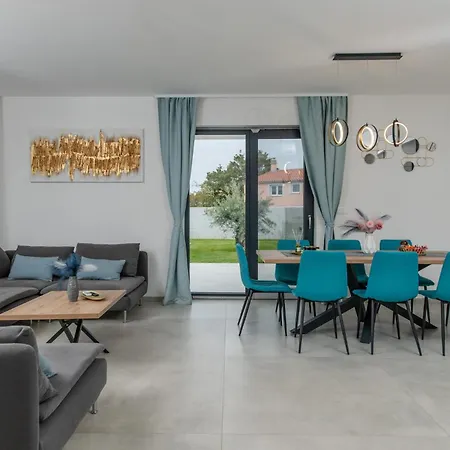 4 Bedroom Beautiful In Holiday home *
