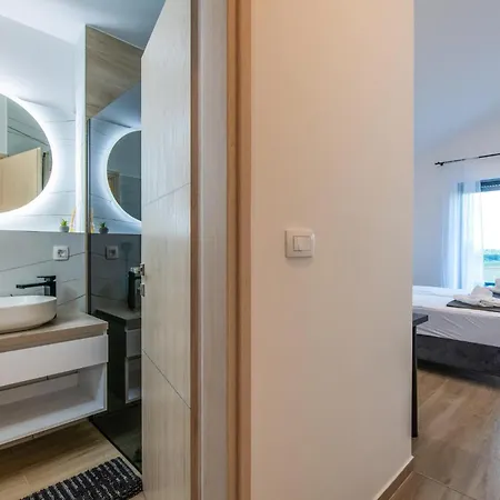 4 Bedroom Beautiful In Holiday home Rebici