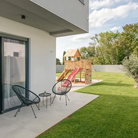 Holiday home 4 Bedroom Beautiful In *