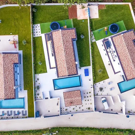 4 Bedroom Beautiful In
