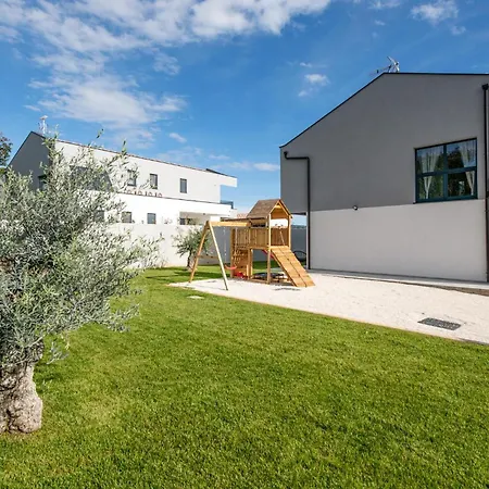 Holiday home 4 Bedroom Beautiful In *