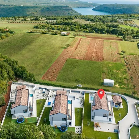 4 Bedroom Beautiful In Holiday home