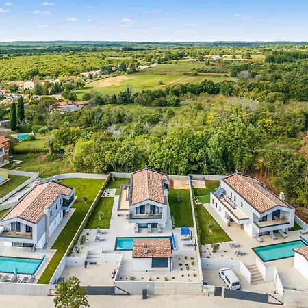 4 Bedroom Beautiful In Holiday home