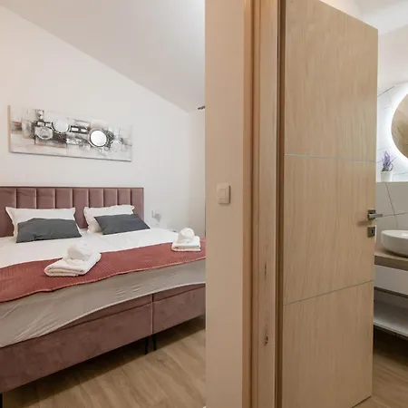 4 Bedroom Beautiful In Rebici