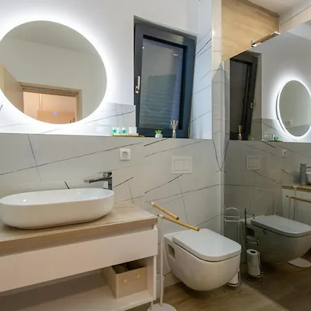 4 Bedroom Beautiful In * Rebici