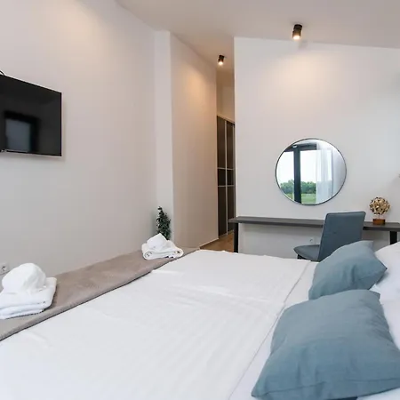 Holiday home 4 Bedroom Beautiful In Rebici